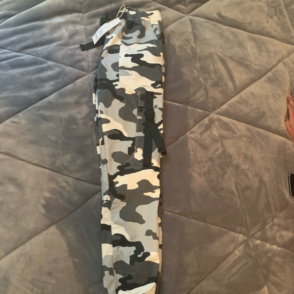 Cargo Puff Pants - Picture 3 of 5